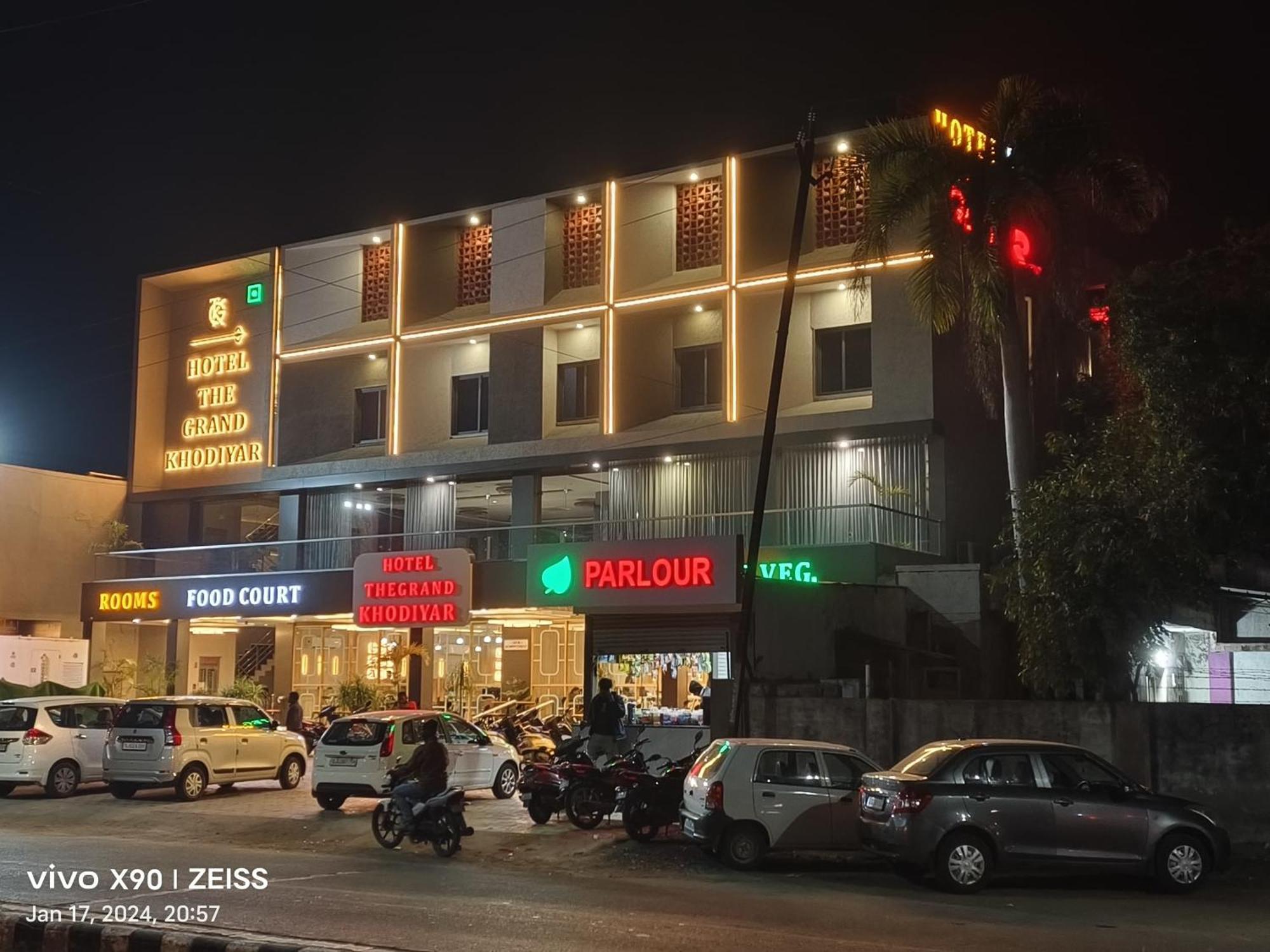Hotel The Grand Khodiyar Visnagar Extérieur photo