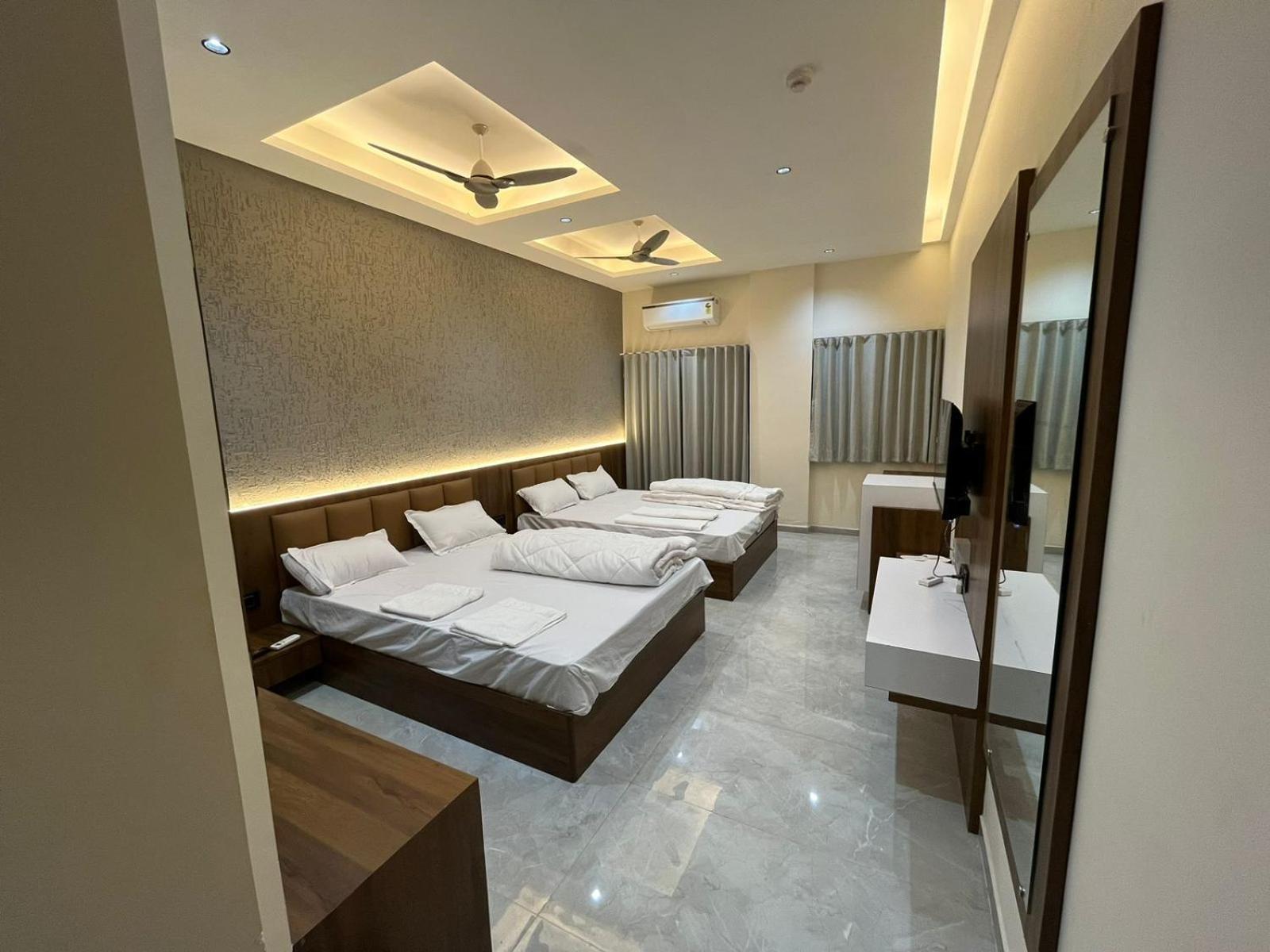Hotel The Grand Khodiyar Visnagar Extérieur photo